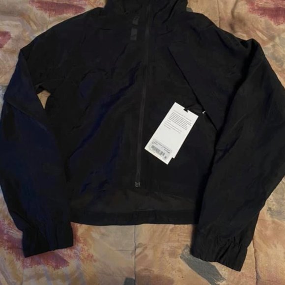 Lululemon Jacket Clear Intention Cropped Black Ladies Size 4 NWT - Picture 2 of 16